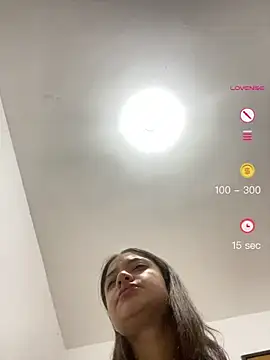 Alicia ALICIA online show from May 17, 2026, 5:09 pm