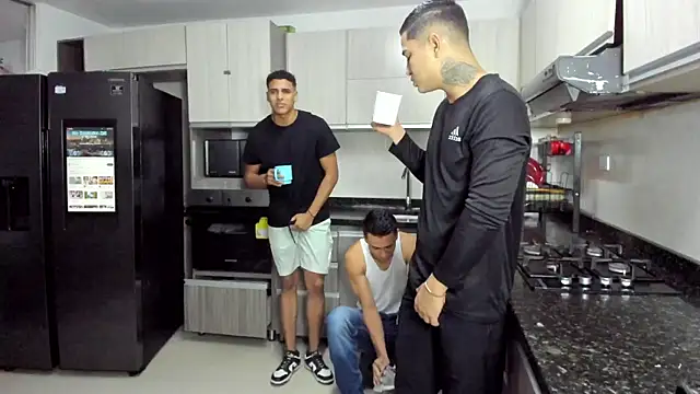 Snapshot of badguyss_bisex chatting on September 19, 2025, 11:22 am badguyss bisex online show from September 19, 2025, 11:22 am