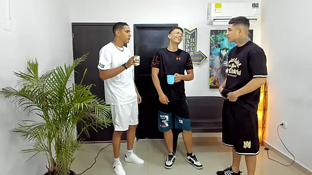 Snapshot of badguyss_bisex chatting on November 25, 2025, 11:32 am badguyss bisex online show from November 25, 2025, 11:32 am