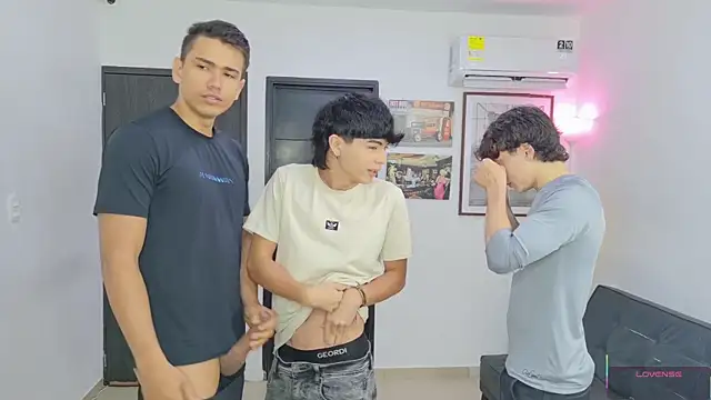 badguyss bisex online show from June 15, 2026, 11:23 am