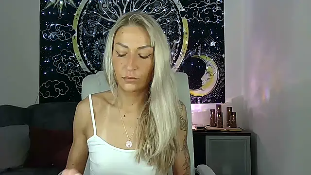 Snapshot of SexxyLiviaa chatting on March 22, 2025, 5:28 am SexxyLiviaa online show from March 22, 2025, 5:28 am