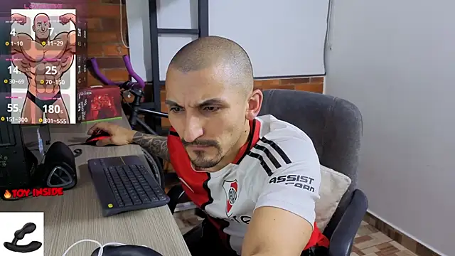 Snapshot of Marck_Muscle chatting on May 22, 2026, 11:32 pm Marck Muscle online show from May 22, 2026, 11:32 pm