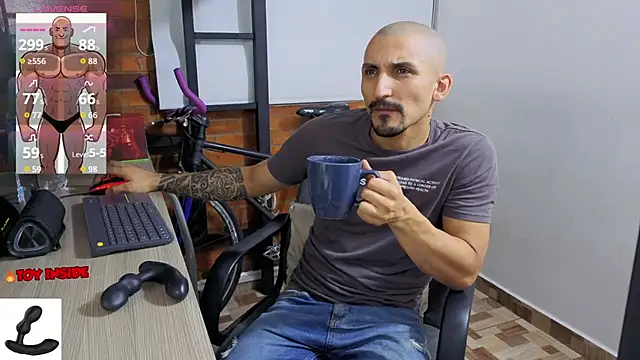 Snapshot of Marck_Muscle chatting on May 31, 2026, 11:28 pm Marck Muscle online show from May 31, 2026, 11:28 pm