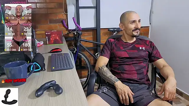 Snapshot of Marck_Muscle chatting on June 3, 2026, 11:43 pm Marck Muscle online show from June 3, 2026, 11:43 pm