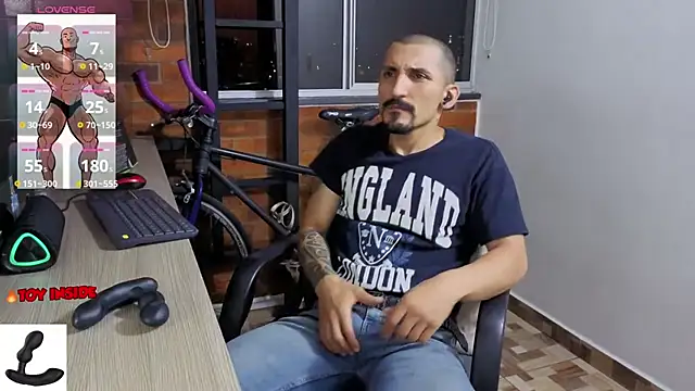 Snapshot of Marck_Muscle chatting on June 11, 2026, 12:32 am Marck Muscle online show from June 11, 2026, 12:32 am