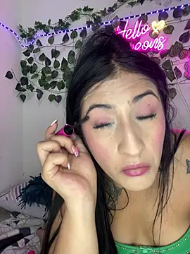 Snapshot of alondra_darling chatting on March 20, 2025, 9:35 pm alondra darling online show from March 20, 2025, 9:35 pm