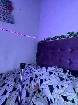 Snapshot of alondra_darling chatting on September 18, 2025, 8:33 pm alondra darling online show from September 18, 2025, 8:33 pm