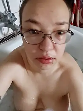 Isabella Geney online show from November 10, 2025, 12:37 pm