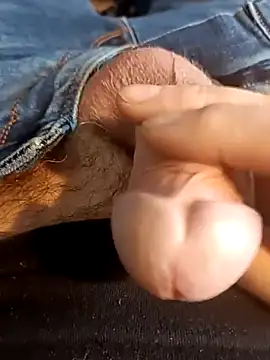 Snapshot of massive_cum chatting on March 13, 2026, 4:35 pm massive cum online show from March 13, 2026, 4:35 pm