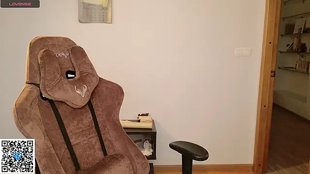 Snapshot of Neko_Kimiko chatting on October 7, 2025, 10:34 am Neko Kimiko online show from October 7, 2025, 10:34 am