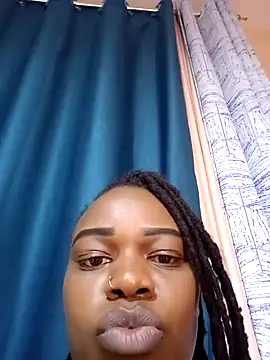 Snapshot of queen_arianna chatting on December 6, 2024, 1:29 am queen arianna online show from December 6, 2024, 1:29 am