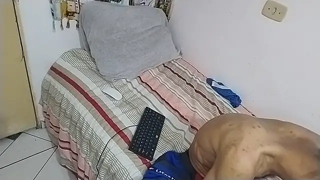 UncutToyBoy23cm online show from March 22, 2025, 3:20 am