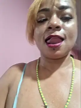 Snapshot of gatadeojosclaros chatting on February 6, 2025, 7:35 am gatadeojosclaros online show from February 6, 2025, 7:35 am