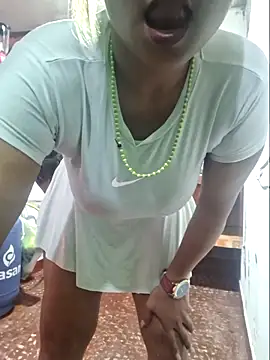 Snapshot of gatadeojosclaros chatting on September 29, 2025, 1:33 am gatadeojosclaros online show from September 29, 2025, 1:33 am