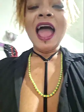 Snapshot of gatadeojosclaros chatting on February 9, 2026, 2:26 am gatadeojosclaros online show from February 9, 2026, 2:26 am