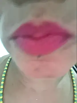 Snapshot of gatadeojosclaros chatting on March 2, 2026, 1:19 am gatadeojosclaros online show from March 2, 2026, 1:19 am