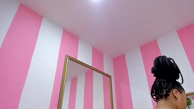 ISABELLA 020 online show from October 4, 2025, 12:14 pm