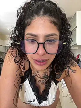 Snapshot of Shura_xxxBig chatting on August 7, 2026, 6:43 pm Shura xxxBig online show from August 7, 2026, 6:43 pm