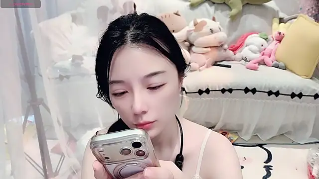 AKiKi711 online show from June 17, 2026, 5:21 am