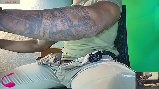 Snapshot of hot_black3 chatting on November 14, 2025, 11:53 am hot black3 online show from November 14, 2025, 11:53 am