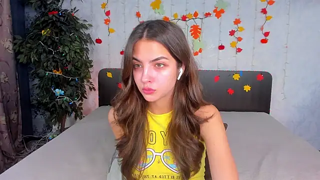 Milana Crystal  online show from November 10, 2025, 8:13 am