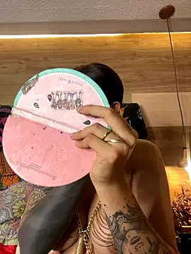 Cori Paige online show from November 30, 2025, 4:16 am