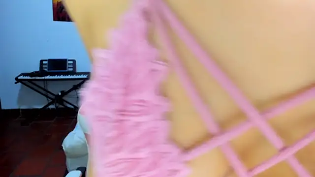 jessi and boy online show from November 22, 2025, 7:24 pm