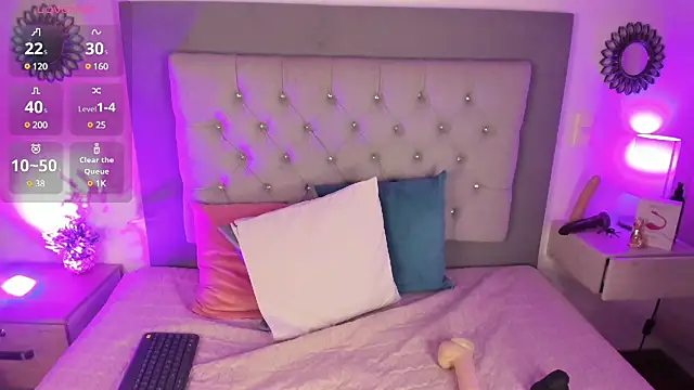 Kylie2211 online show from February 20, 2025, 5:44 am