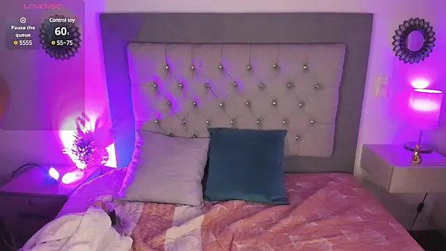 Kylie2211 online show from February 24, 2025, 9:21 am