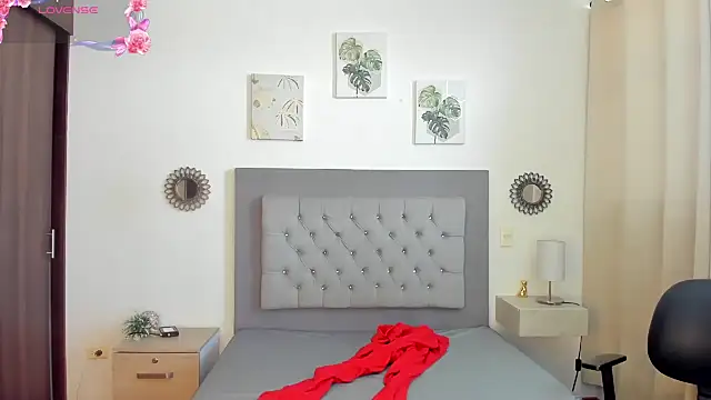 Kylie2211 online show from October 2, 2025, 8:38 pm