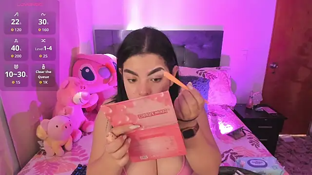 Kylie2211 online show from February 4, 2026, 2:12 pm