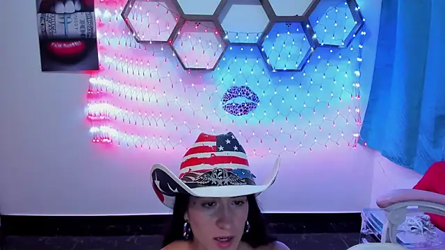 Snapshot of SharonSander chatting on July 5, 2026, 4:19 am SharonSander online show from July 5, 2026, 4:19 am
