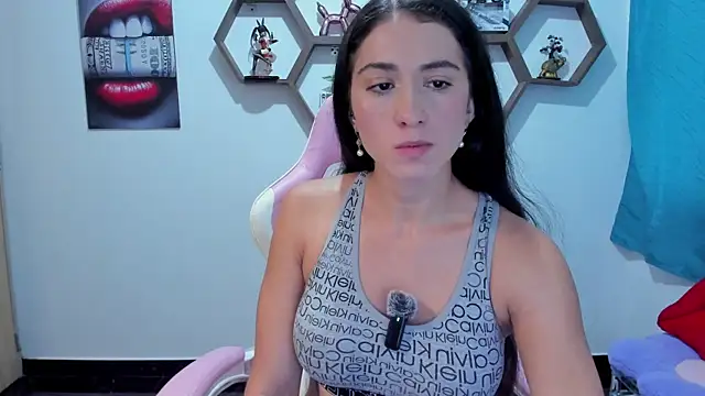 Snapshot of SharonSander chatting on August 1, 2026, 10:08 pm SharonSander online show from August 1, 2026, 10:08 pm