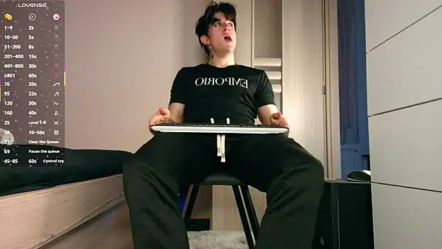 ChristianLevine  online show from January 14, 2026, 10:14 pm