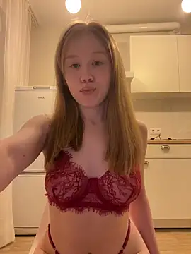 Snapshot of Eva_Weyne chatting on May 22, 2026, 8:14 pm Eva Weyne online show from May 22, 2026, 8:14 pm