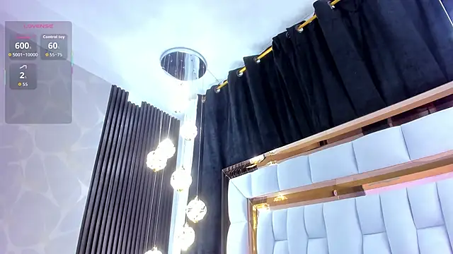 SarayRoyse online show from November 24, 2025, 7:24 pm