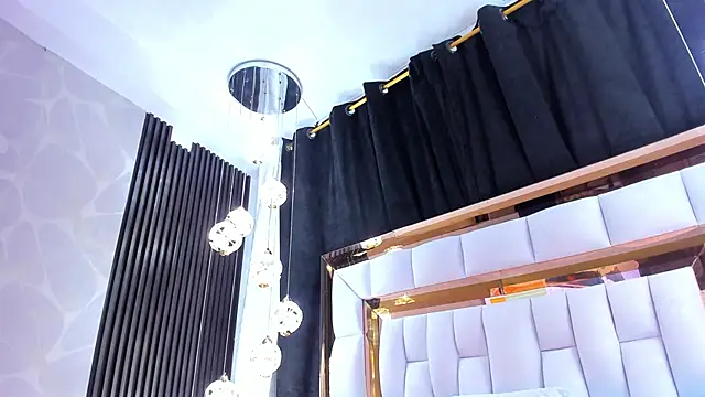 SarayRoyse online show from February 17, 2026, 7:42 pm