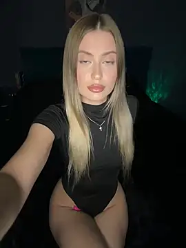 Snapshot of Sweet__Milly chatting on December 16, 2024, 2:38 pm Sweet Milly online show from December 16, 2024, 2:38 pm