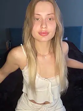 Snapshot of Sweet__Milly chatting on December 17, 2024, 10:23 am Sweet Milly online show from December 17, 2024, 10:23 am