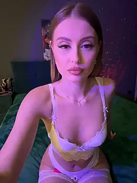 Snapshot of Sweet__Milly chatting on January 10, 2025, 7:00 pm Sweet Milly online show from January 10, 2025, 7:00 pm