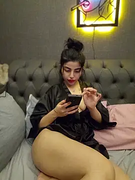 Snapshot of Esmertarcinim chatting on April 19, 2026, 6:21 pm Esmertarcinim online show from April 19, 2026, 6:21 pm