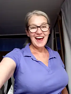 irinamaux online show from September 10, 2025, 5:40 am