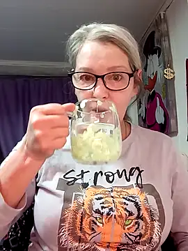 irinamaux online show from February 19, 2026, 1:45 am