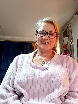 irinamaux online show from April 23, 2026, 6:47 am