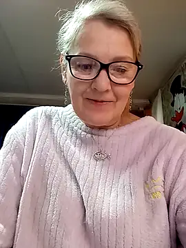 irinamaux online show from April 26, 2026, 7:50 am