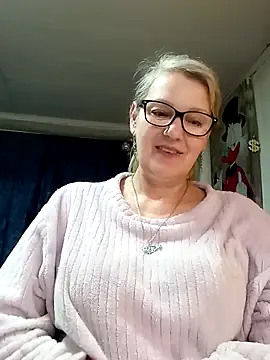 irinamaux online show from April 27, 2026, 10:19 pm