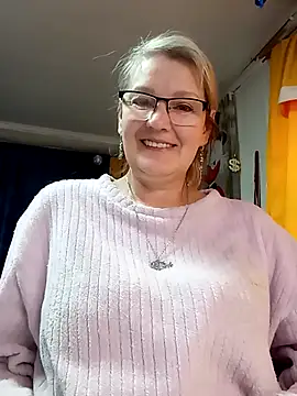 irinamaux online show from April 28, 2026, 7:13 am