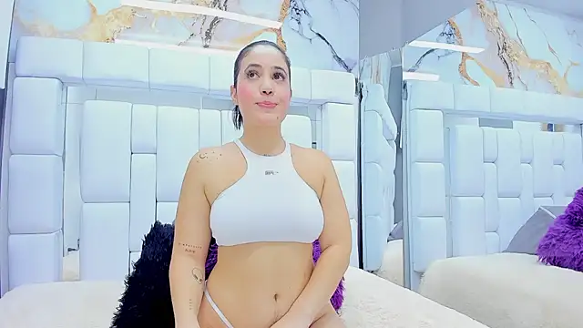 Snapshot of emily_madrid chatting on January 31, 2025, 5:19 am emily madrid online show from January 31, 2025, 5:19 am