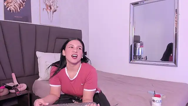 Sofi Perez  online show from November 26, 2025, 11:11 am