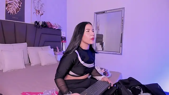 Sofi Perez  online show from March 6, 2026, 11:17 am